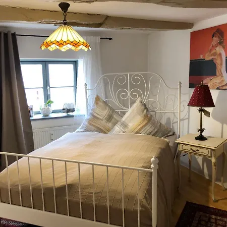 Cafe 28 & Am Markt Apartment